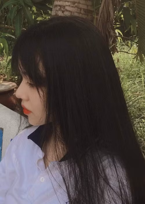 Người đẹp gốc Hải Phong khoe gương mặt góc nghiêng xinh đẹp cách đây 3 năm. Ảnh: FBNV.