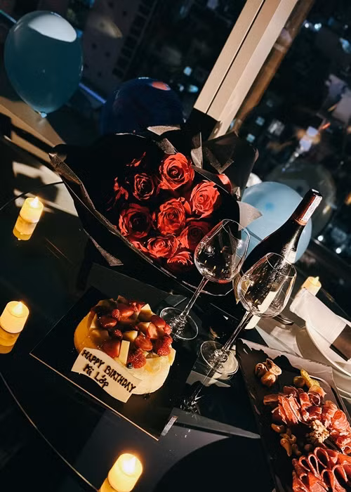  Phương Oanh - Shark Bình ăn tối lãng mạn dịp sinh nhật.