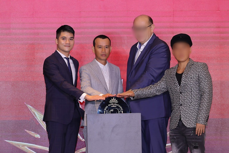 Ngoài Bảo Hoàng, Phúc Nguyễn cũng được xem là “ông trùm hoa hậu”. Phúc Nguyễn xuất thân nghèo khó. Anh làm mọi thứ để mưu sinh từ vớt củi, vớt bèo cho đến làm thuê. Ảnh: FBNV.