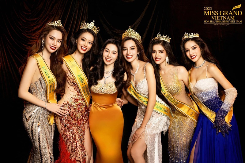 Công ty truyền thông của Kim Dung hoạt động trong nhiều lĩnh vực như sản xuất phim và chương trình truyền hình, chương trình thực tế và các cuộc thi hoa hậu. Nữ doanh nhân được mệnh danh là “bà trùm hoa hậu” khi đứng sau nhiều cuộc thi nhan sắc lớn. Ảnh: FBNV.