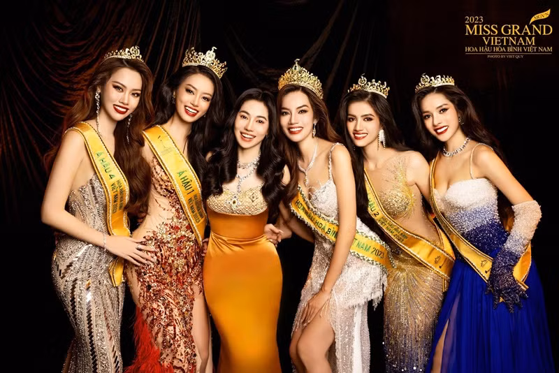 Công ty truyền thông của Kim Dung hoạt động trong nhiều lĩnh vực như sản xuất phim và chương trình truyền hình, chương trình thực tế và các cuộc thi hoa hậu. Nữ doanh nhân được mệnh danh là “bà trùm hoa hậu” khi đứng sau nhiều cuộc thi nhan sắc lớn. Ảnh: FBNV.