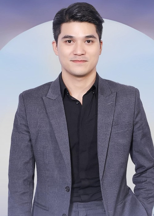 Trong cuộc phỏng vấn với Báo Phụ nữ TP HCM, Bảo Hoàng cho biết, anh từ chối biệt danh “ông trùm hoa hậu”. “Tôi chỉ muốn là người đứng sau, hỗ trợ các thí sinh, các người đẹp. Rộng hơn, tôi muốn trở thành người kinh doanh, nhà hoạt động giáo dục”, nam MC nói. Ảnh: FBNV.