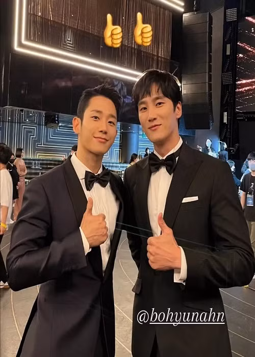 Ahn Bo Hyun có chiều cao 1m88 còn Jung Hae In cao 1m78. Ảnh: Instagram.