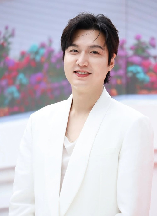 Mới đây, tham gia một sự kiện tại Thái Lan, Lee Min Ho gây chú ý với ngoại hình phát tướng. Ảnh: Arttimes.