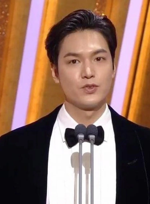 Tài tử sinh năm 1987 thường kiểm soát nghiêm ngặt chế độ ăn uống và tập luyện trước khi quay phim. Ảnh: Dân Trí.