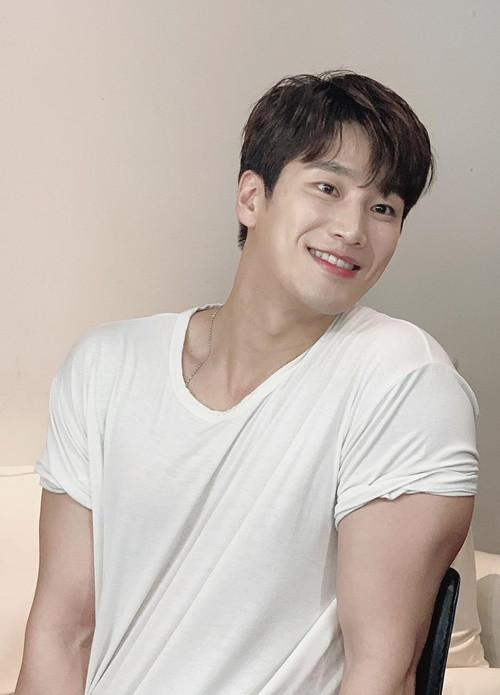 Ahn Bo Hyun sở hữu gương mặt điển trai hút hồn phái nữ. Ảnh: Instagram.