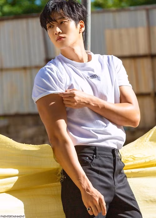 Bạn trai của Jisoo theo học chuyên ngành Quyền anh trại Trường thể thao Busan trong 6 năm trước khi theo đuổi nghề người mẫu, diễn viên. Ảnh: Instagram.