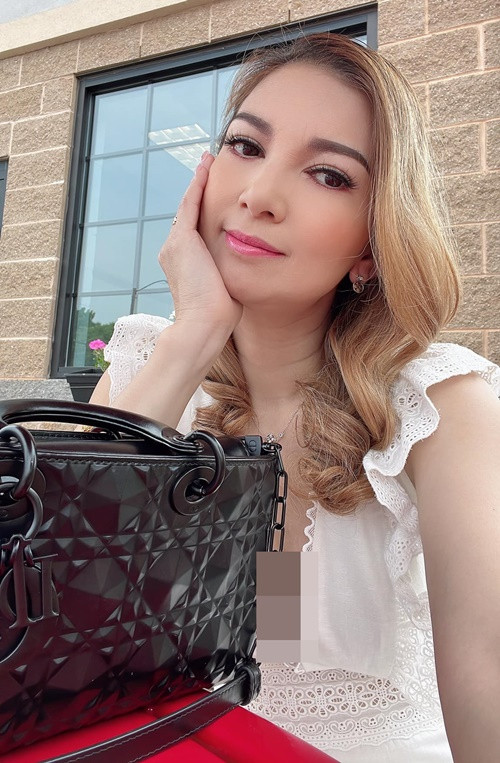 Theo Dân Trí, khi có thời gian, Phạm Thanh Thảo vẫn đi hát. Cô dùng cát-sê ca hát và thu nhập từ bán hàng online để chi trả các khoản nhỏ trong gia đình. Ảnh: FBNV.