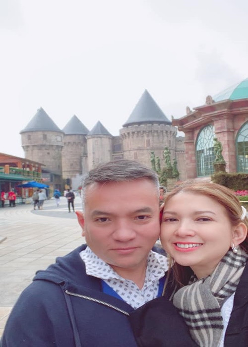 Trong 8 năm qua, Phạm Thanh Thảo cùng chồng thi thoảng về nước thăm người thân, bạn bè và đi làm từ thiện. Ảnh: FBNV.