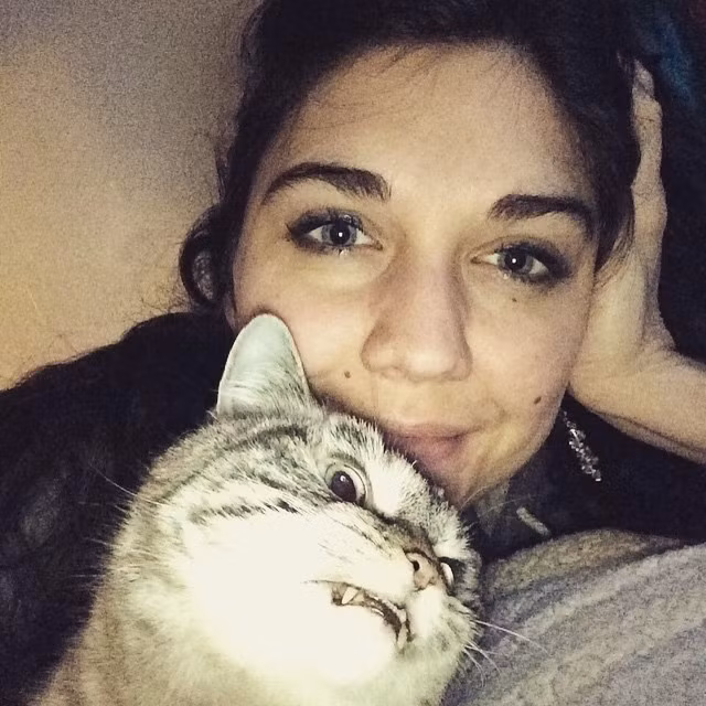 Tuy vậy, khuôn mặt ma cà rồng lại khiến chú mèo này trở nên nổi tiếng. Không ai bài xích con mèo kỳ lạ, trái lại với khuôn mặt ác quỷ của mình, Loki thường xuyên được chú ý và lôi kéo được nhiều tín đồ yêu mèo.