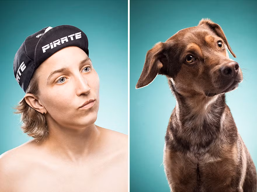 Khuôn mặt chăm chú lắng nghe của chú chó này giống với chủ nhân đến 8, 9 phần.