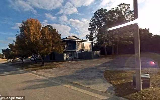 Rất may là không lâu sau đó, đàn chó được cảnh sát phát hiện, cứu sống, đưa về trung tâm chăm sóc động vật. Chắc chắn chúng sẽ không phải quay lại sống cùng chủ nhân tàn nhẫn của mình. Các nhân viên chăm sóc cũng hy vọng những con chó con sẽ mau chóng quên đi thảm kịch gia đình này.