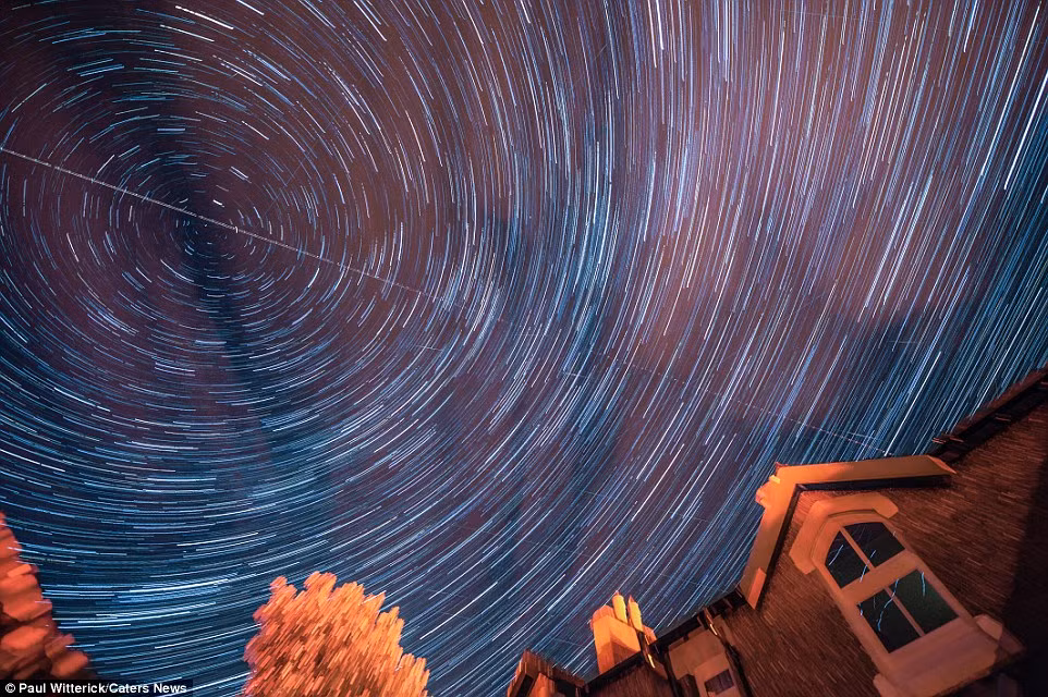 Hình ảnh mưa sao băng Perseids tuyệt đẹp được chụp bởi tại Gemma Lavender, biên tập viên tạp chí "All About Space" Appleby, Cumbria.