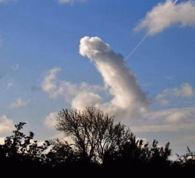 Bên cạnh đó, những hiện tượng thiên nhiên kỳ thú kết hợp cùng góc nhìn hoàn hảo sẽ khiến bạn liên tưởng ngay đến "bảo bối" của các quý ông.