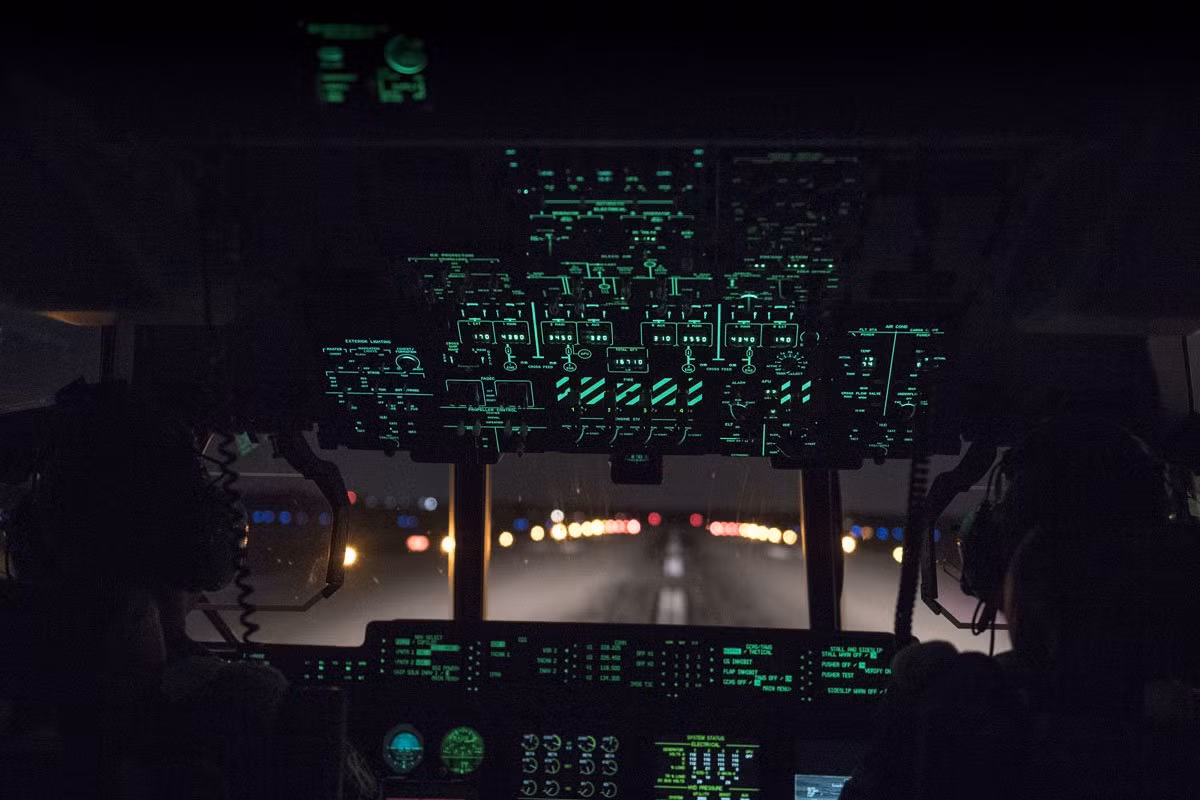 ...lẫn ban đêm. Ảnh: BI.