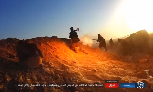 Hình ảnh trong cuộc giao tranh giữa nhóm IS và lực lượng Syria được ghi lại. Ảnh: AMN.