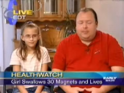 Do tưởng nhầm nam châm là kẹo, cô bé Haley Lents đã “nuốt chửng” tới 30 cục nam châm vào bụng. Haley đã phải phẫu thuật khẩn cấp sau khi trải qua cơn đau bụng dữ dội. Ảnh: Wonders List.