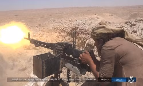 “Các tay súng IS bất ngờ tấn công hai căn cứ của lực lượng PMU và giết hại một số binh sĩ ủng hộ chính phủ Iraq”, nguồn tin cho hay. Ảnh: AMN.