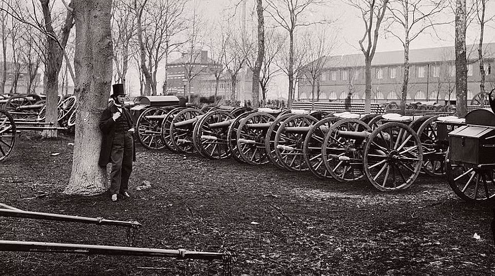 Một bức ảnh khác chụp thủ đô Washington trong cuộc nội chiến năm 1865. Ảnh: Vintage.