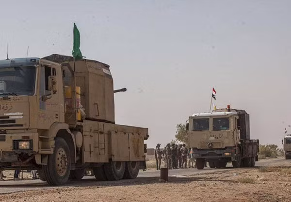 “Quân đội Iraq và Các đơn vị Huy động Nhân dân Iraq (PMU) đã hoàn tất khâu chuẩn bị cuối cùng cho chiến dịch quân sự giải phóng Tal Afar. Chúng tôi đang chờ chỉ thị của Thủ tướng Iraq Haider al-Abadi”, Sputnik dẫn lời Ali Hasim Huseyni, một chỉ huy PMU. Ảnh: FNA.
