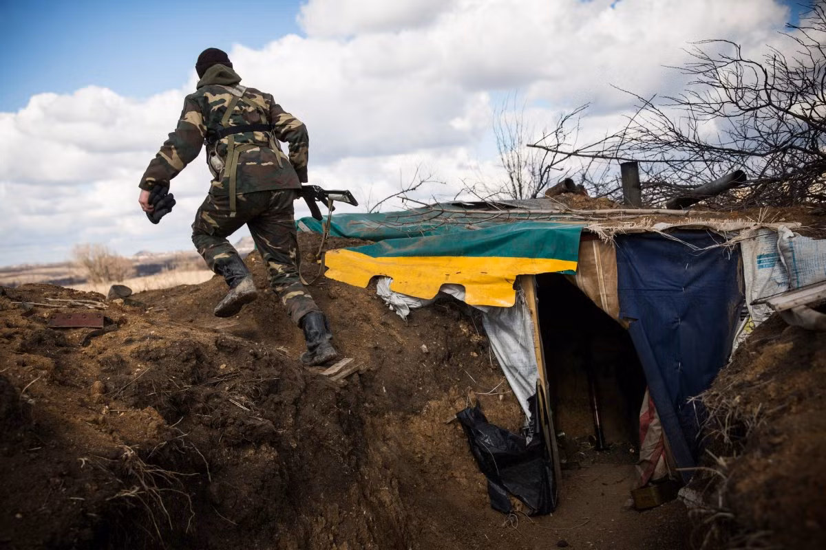 Nguồn tin cho hay, quân ly khai ở miền đông Ukraine cũng tăng cường xây dựng hệ thống hầm hào trên chiến tuyến. Ảnh: BI.