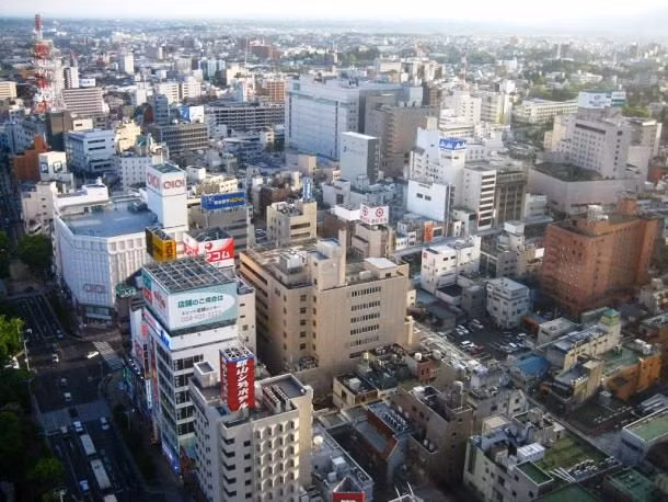 Hồi tháng 3/2011, một trong những thảm họa hạt nhân tồi tệ nhất trong lịch sử nhân loại xảy ra tại tỉnh Fukushima. Sáu năm sau thảm họa, mức độ phóng xạ trong khu vực nhà máy điện Fukushima này vẫn rất cao khiến nơi đây trở thành một trong những địa điểm đáng sợ trên thế giới. Ảnh: List25.