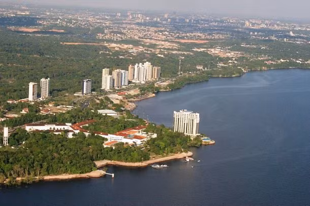 Manaus, nằm bên bờ sông Amazon, là nơi “cư ngụ” của nhiều loài sinh vật nguy hiểm. Ảnh: List25.