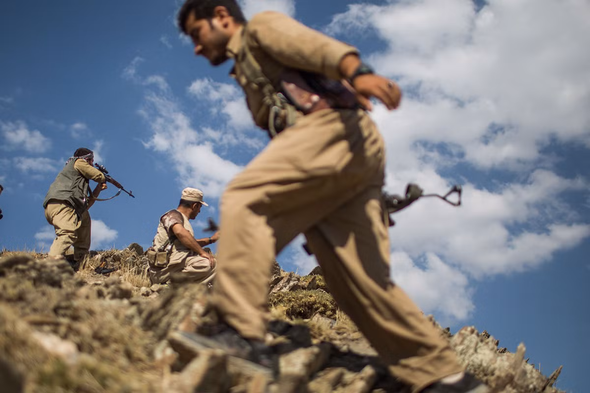 Các chiến binh KDPI tham gia vào một chiến dịch phòng thủ dọc các tuyến đường buôn lậu tới Iran. Ảnh: AJ.