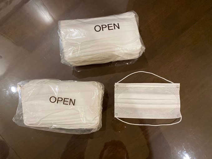 Mua khau trang chong dich tuong bi loi, chang trai choang vang phat hien su that