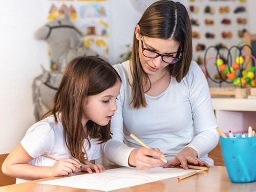 Con day thi qua som, cha me nen lam gi?-Hinh-2