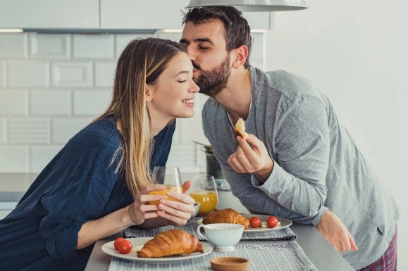 Ban gai rat xinh dep nhung tro treu thay toi lai ham muon phu nu lon tuoi