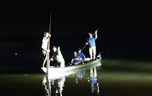 Vu lat ghe chim 6 nguoi o Quang Nam: Tim thay 5 thi the nan nhan-Hinh-3