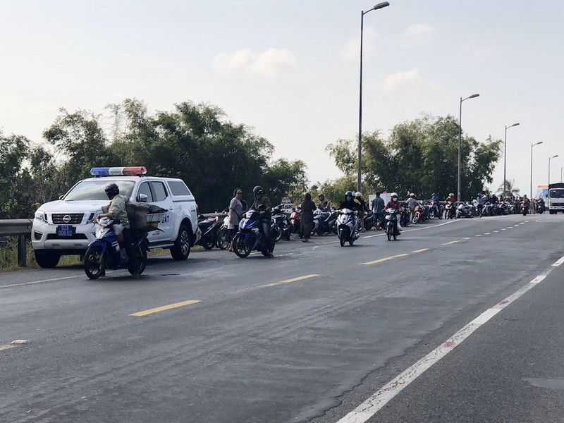 Nghi pham cuop 2 tiem vang chet duoi khi tau thoat-Hinh-2