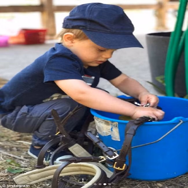 Nguong mo to am hanh phuc cua gia dinh Hoang gia Thuy Dien-Hinh-7