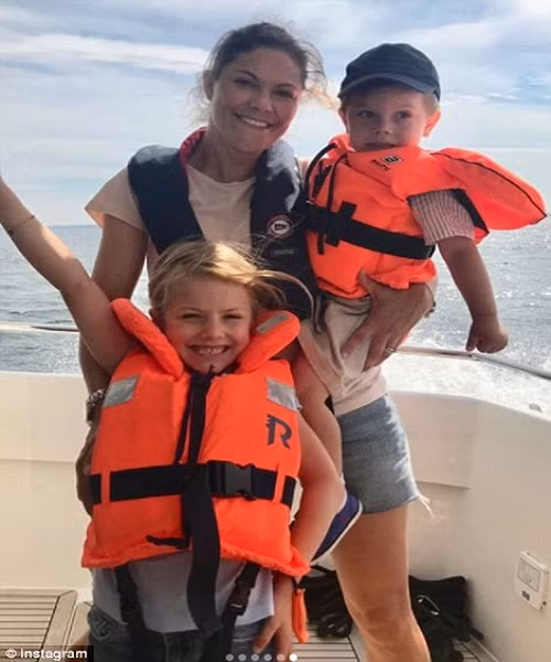 Nguong mo to am hanh phuc cua gia dinh Hoang gia Thuy Dien-Hinh-4