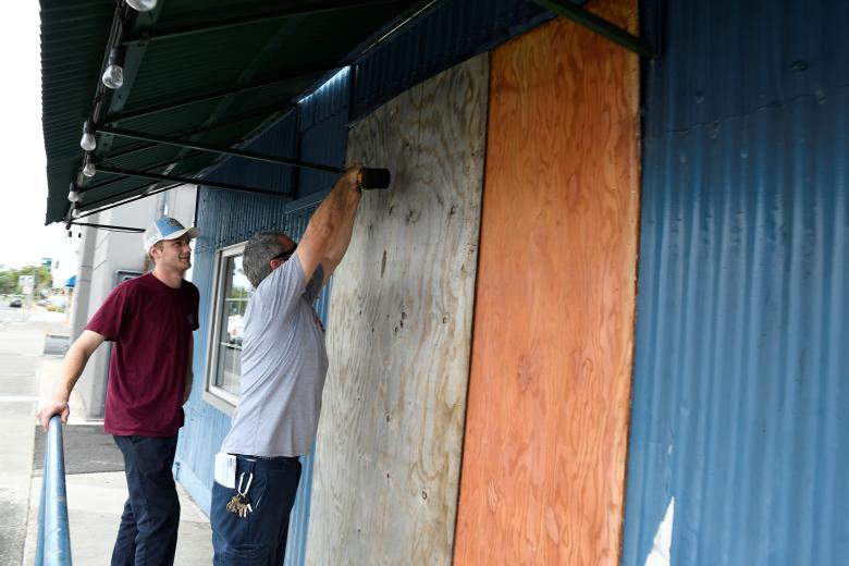 Sieu bao Lane do bo, nguoi dan Hawaii hoi ha tranh bao-Hinh-4