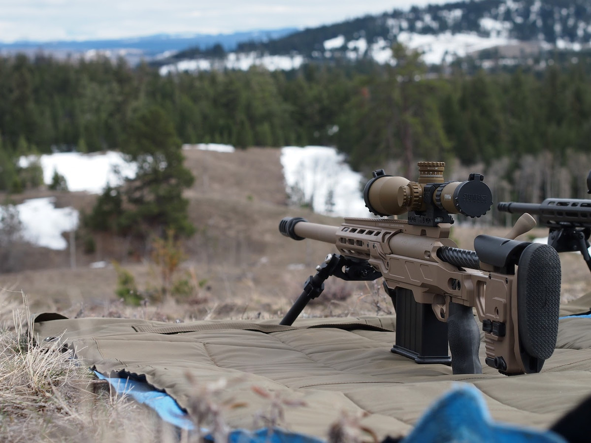 Theo Sputnik, trong cuộc phỏng vấn với kênh truyền hình Ukraine, nghị sĩ Canada James Bezan của Đảng Bảo thủ đối lập cho biết, một số công ty chuyên sản xuất súng máy, xe bọc thép hạng nhẹ và các loại thiết bị đặc nhiệm khác của Canada đang nghiên cứu khả năng thâm nhập vào thị trường Ukraine. Ảnh: blogspot.com.