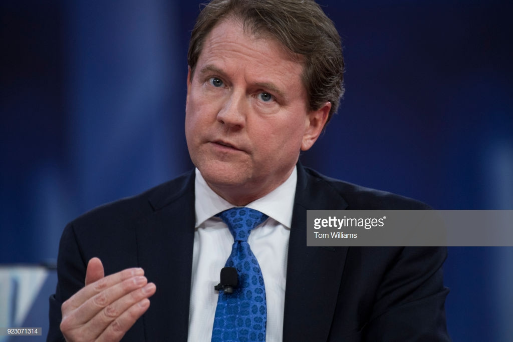 Co van phap ly Tong thong Trump vua 