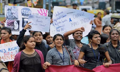 Phan no vu cuong hiep nu sinh 7 tuoi ngay tai truong hoc