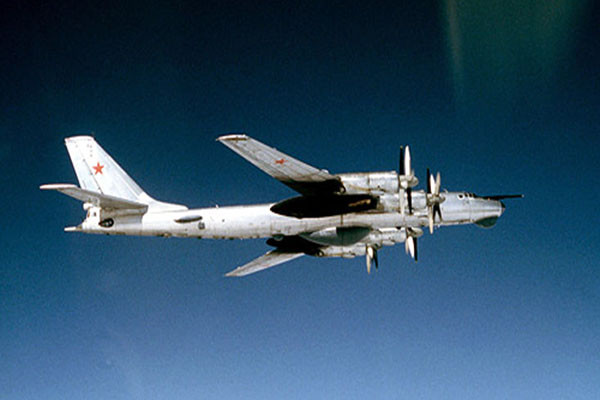 Theo trang Airforce Technology, Tupolev Tu-95MS là loại máy bay ném bom tầm xa, bốn động cơ do Cục Thiết kế JSC Tupolev phát triển từ những năm 1950 và hiện là mẫu máy bay ném bom cánh quạt lớn nhất cũng như lớn nhất từng được con người chế tạo. Ảnh: AT.