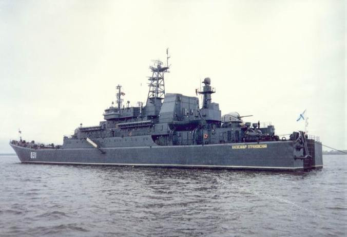 Ngoài ra, tàu đổ bộ tấn công cỡ lớn Alexander Otrakovsky cũng được triển khai tới Bắc Cực năm nay để tham gia vào đợt tập luyện các biện pháp tìm kiếm và cứu hộ cũng như hỗ trợ cho các tàu gặp sự cố ở vĩ độ cao. Ảnh: engineeringrussia.