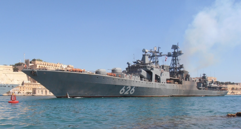 “Nhóm tàu chiến của Hải quân Nga đang tới Bắc Cực bao gồm tàu khu trục Phó Đô đốc Kulakov, tàu đổ bộ tấn công cỡ lớn Alexander Otrakovsky và Kondopoga, tàu quét mìn Vladimir Gumanenko, tàu phá băng Ilya Muromets và tàu chở dầu Sergei Osipov,...”, trích thông báo của Hạm đội Phương Bắc Nga. Ảnh: ShipSpotting.com.