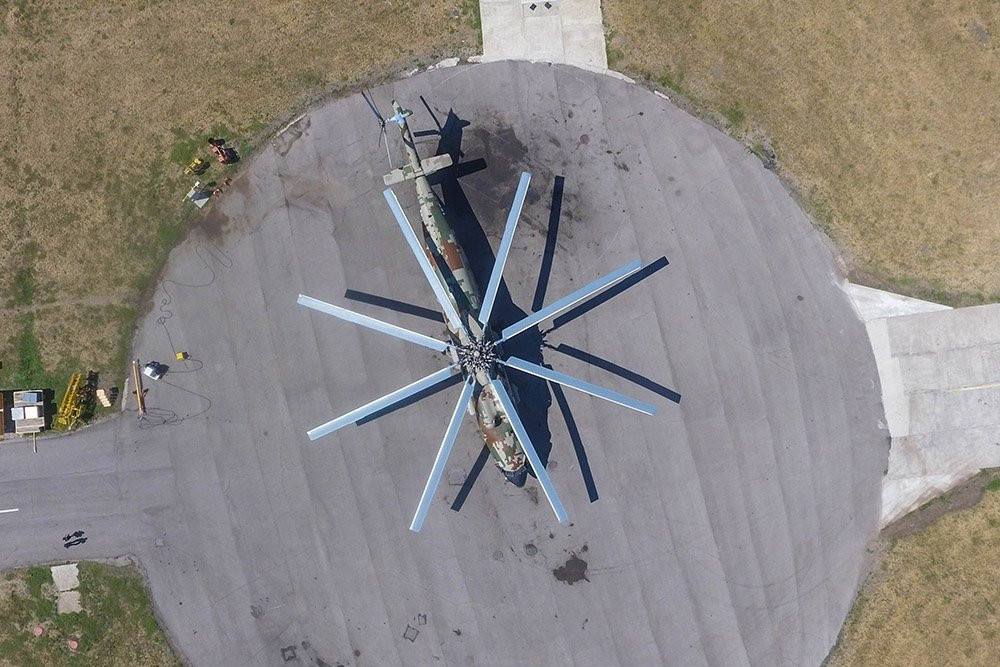 “Trực thăng Mi-26T2V mới được hiện đại hóa đã thực hiện chuyến bay đầu tiên tại một trung tâm của Rosvertol thuộc hãng Máy bay trực thăng Nga”, nguồn tin cho hay. Ảnh: rg.ru.