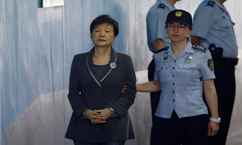 Cuu Tong thong Han Quoc Park Geun-hye bi tang an tu len 25 nam