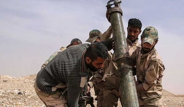 Theo hãng Fars (Iran) ngày 29/8, giao tranh ác liệt giữa Quân đội Syria và phiến quân IS đã diễn ra tại Tal Abu Qanem, nằm sâu trong vùng sa mạc phía đông tỉnh Sweida. Sau cuộc giao tranh, lực lượng chính phủ Damascus đã giành quyền kiểm soát khu Qabr Eid Hanish ở Toloul al-Safa. Ảnh: FNA.