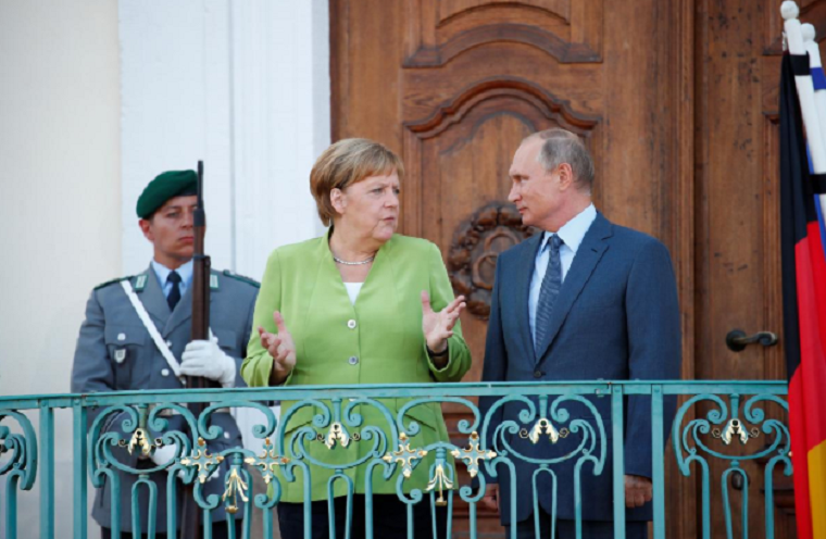 Bà Merkel cũng có kế hoạch nêu vấn đề nhân quyền với Tổng thống Putin và thảo luận về quan hệ song phương. “Tôi cho rằng các vấn đề gây tranh cãi chỉ có thể được giải quyết thông qua đối thoại”, Thủ tướng Đức phát biểu. Ảnh: Reuters.