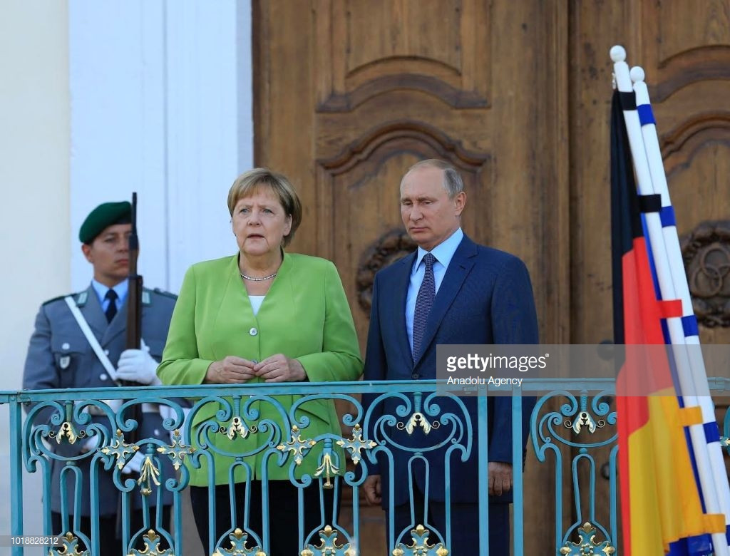 Bắt đầu cuộc hội đàm, Thủ tướng Merkel nhấn mạnh bà hy vọng Ukraine sẽ tiếp tục đóng vai trò trong việc trung chuyển khí đốt đến Châu Âu, đồng thời hoan nghênh việc Liên minh Châu Âu (EU), Nga và Ukraine bắt đầu thảo luận vấn đề này. Ảnh: Getty.