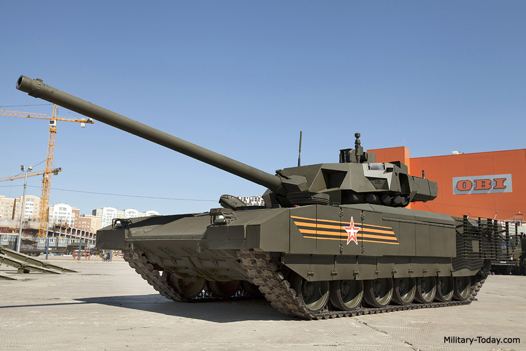 Kíp lái gồm 3 người ngồi trong khoang bọc thép ở giữa thân xe, được cách ly với xung quanh bởi lớp vách bảo vệ, giúp tăng khả năng sống sót khi xe trúng đạn, kể cả khi khoang đạn phát nổ hoặc xe bốc cháy hoàn toàn. Ảnh: MT.