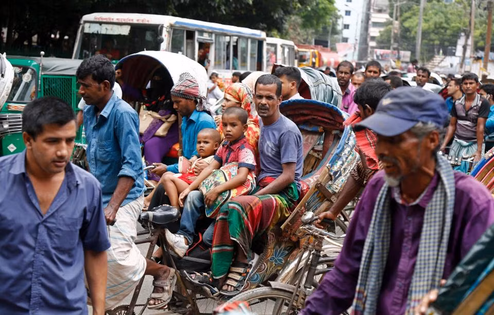 Nghet tho canh chen chuc tren nhung chuyen tau Bangladesh-Hinh-9