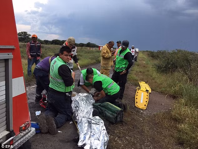 Hien truong may bay roi tai Mexico, 101 nguoi thoat chet than ky-Hinh-8